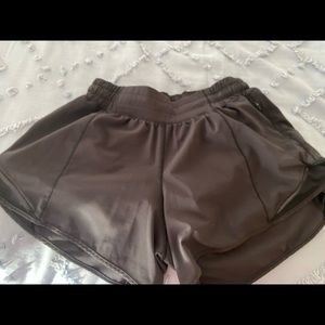 Lulu lemon hotty hot shorts size 6 4inch inseam:)